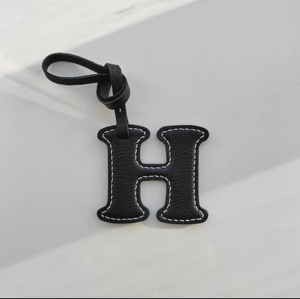 Custom Leather Initial Keychain – Personalized Alphabet Bag Charm Gift